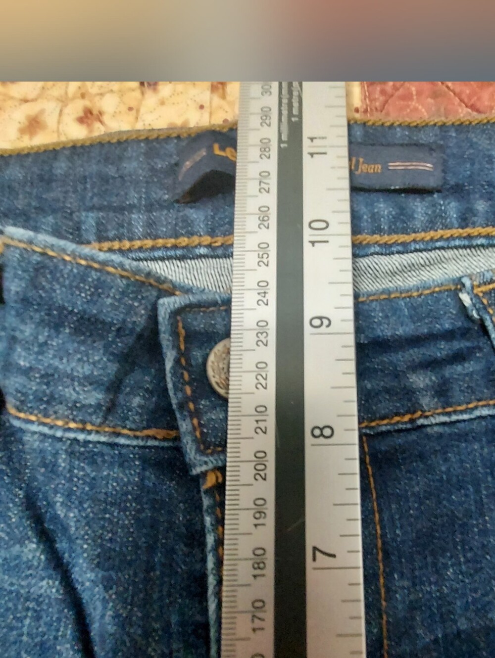 Levi's Woman's Size 8 Zipper Hem Jeans - Picture 9 of 14